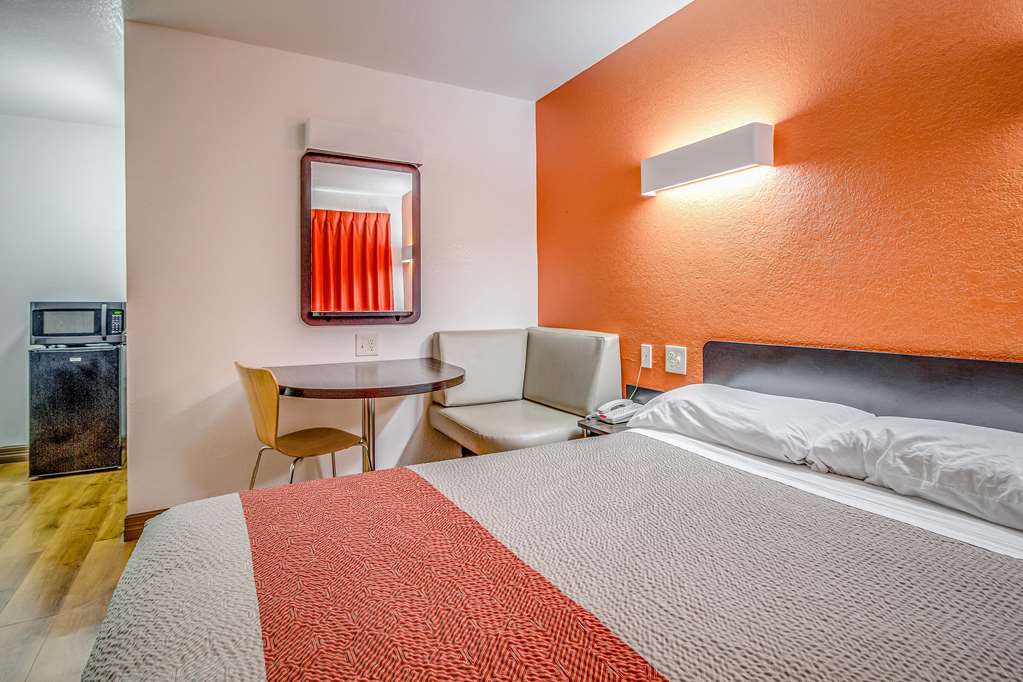 Motel 6 Conroe TX - photo 14
