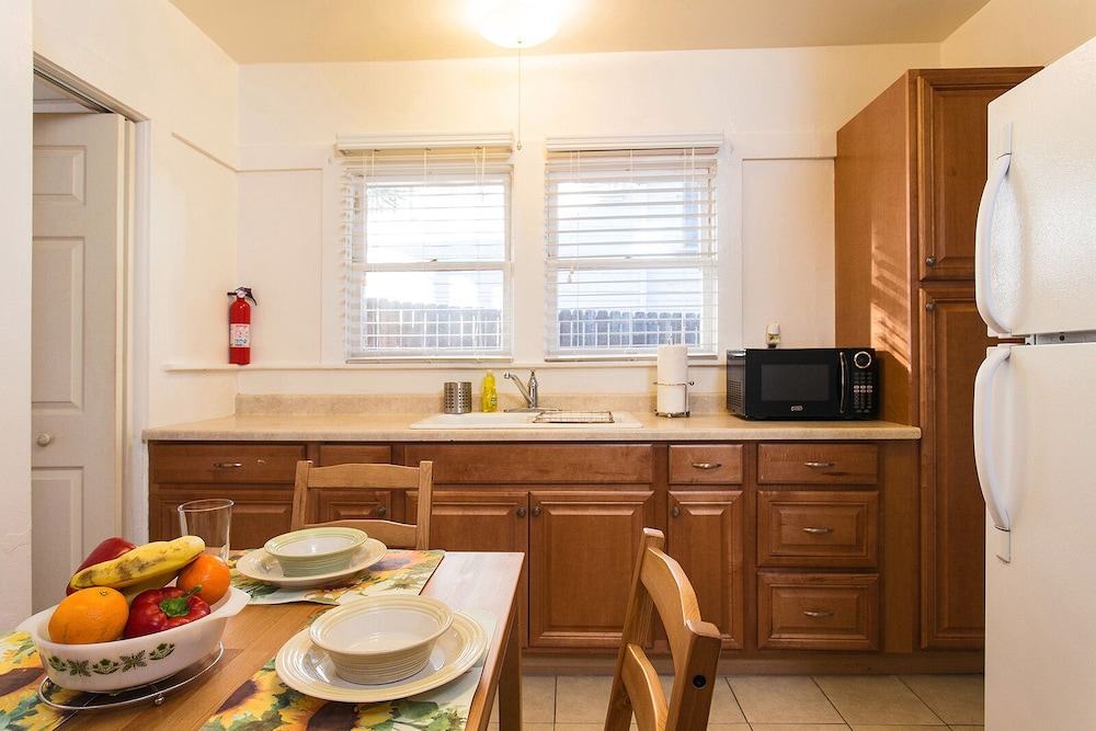 Hollywood Hills Suites - photo 28