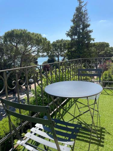 Apartment Desenzanino — 4-Star Luxury Hotel in Desenzano Del Garda, Italy