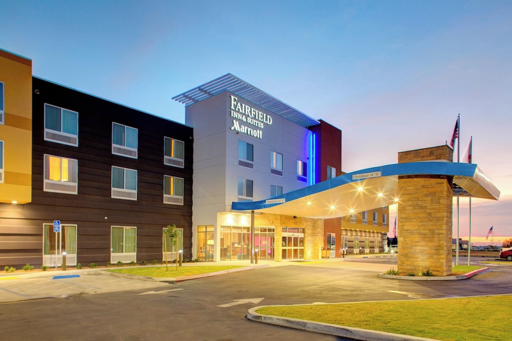 Fairfield Inn & Suites by Marriott Bakersfield North Airport — hotel near Meadows Field