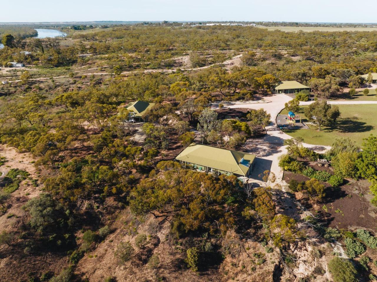 Riverbush Cottages — 4-Star Luxury Hotel in Monash, Australia
