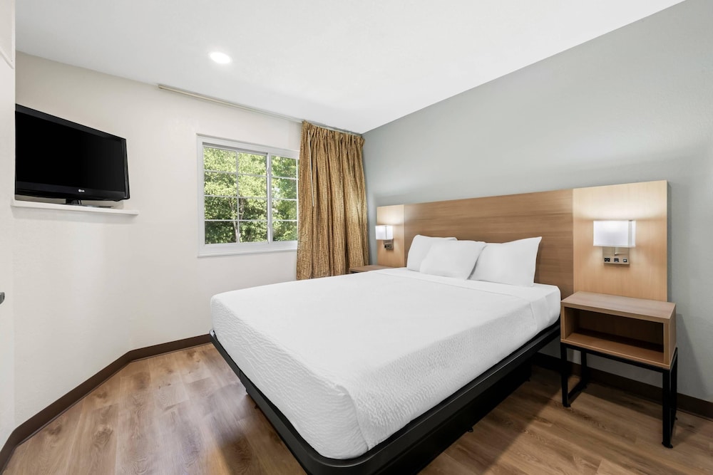 MainStay Suites Raleigh North - photo 15