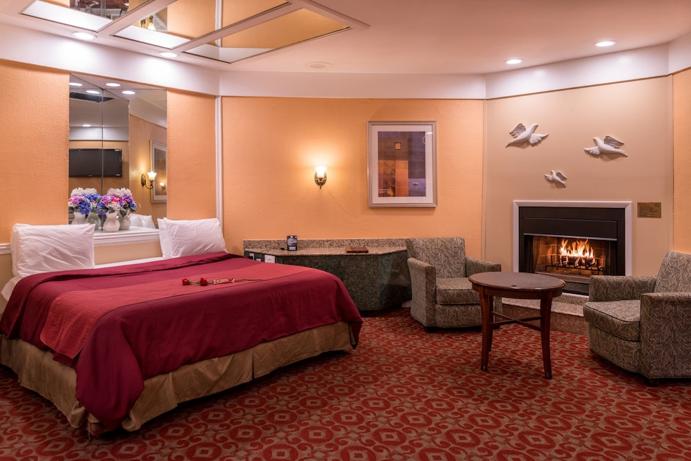 Inn of the Dove Romantic Suites with Jetted Tub & Fireplace - photo 37