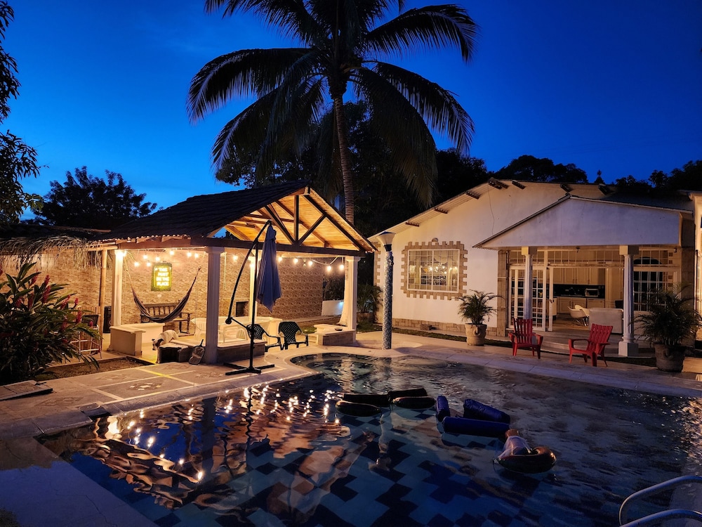 Finca Los Monitos - carbon neutral hotel in Ricaurte