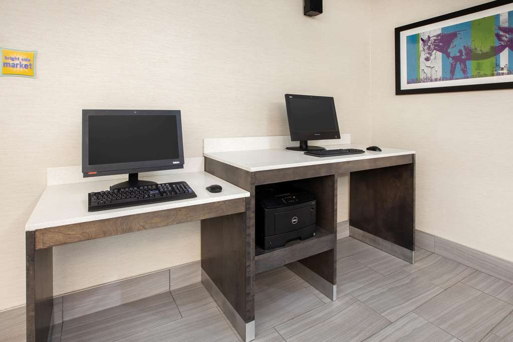 La Quinta Inn & Suites by Wyndham Cincinnati Airpt Florence - photo 35