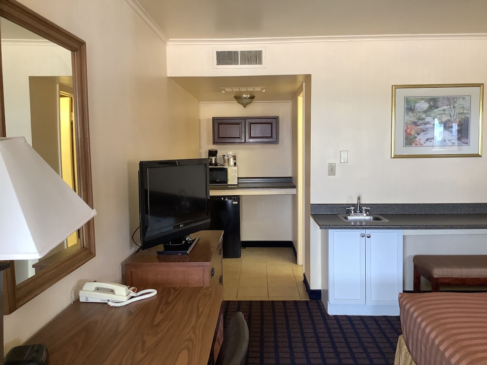 Silver Spur Vintage Inn & Suites - photo 37