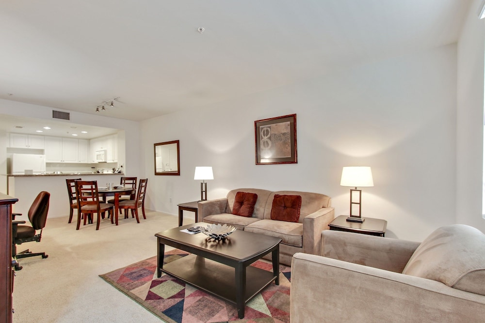 Global Luxury Suites at The Village - photo 28