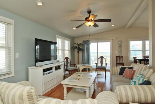 This Is It by Oak Island Accommodations - photo 34