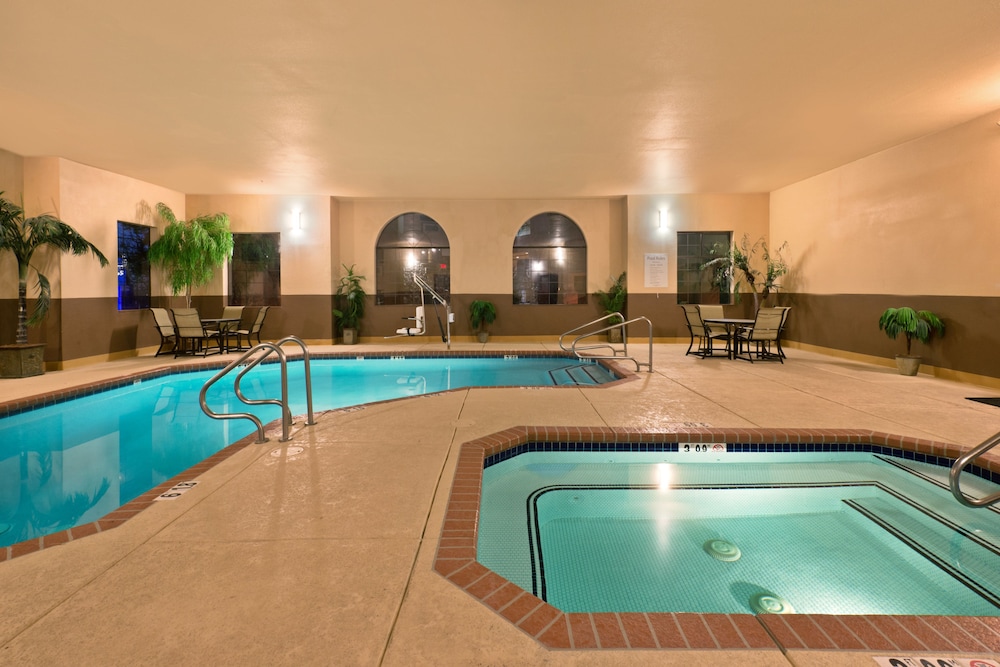 Holiday Inn Express Show Low by IHG - photo 21