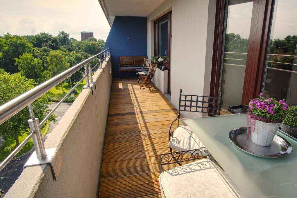 Ferienwohnung mit herrlichem Ausblick meerwärts — 4-Star Luxury Hotel in Wilhelmshaven, Germany