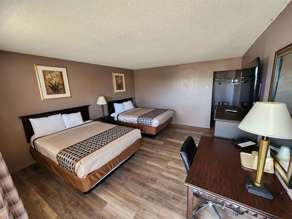 Satellite Inn - photo 6