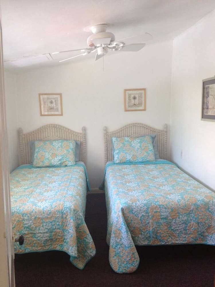 Sun N Fun Beachfront Vacation Rentals - photo 2