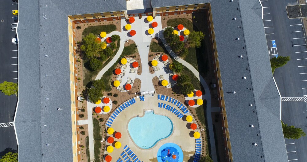 Cedar Point's Express Hotel - photo 26