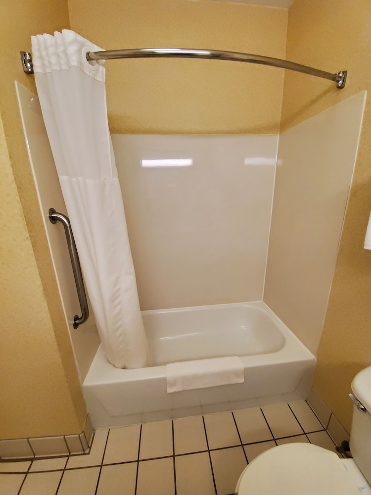 Wingate by Wyndham Uniontown - photo 28