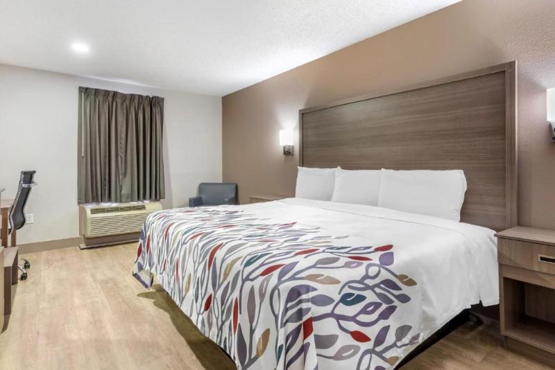 Red Roof Inn and Suites Newport News - photo 8