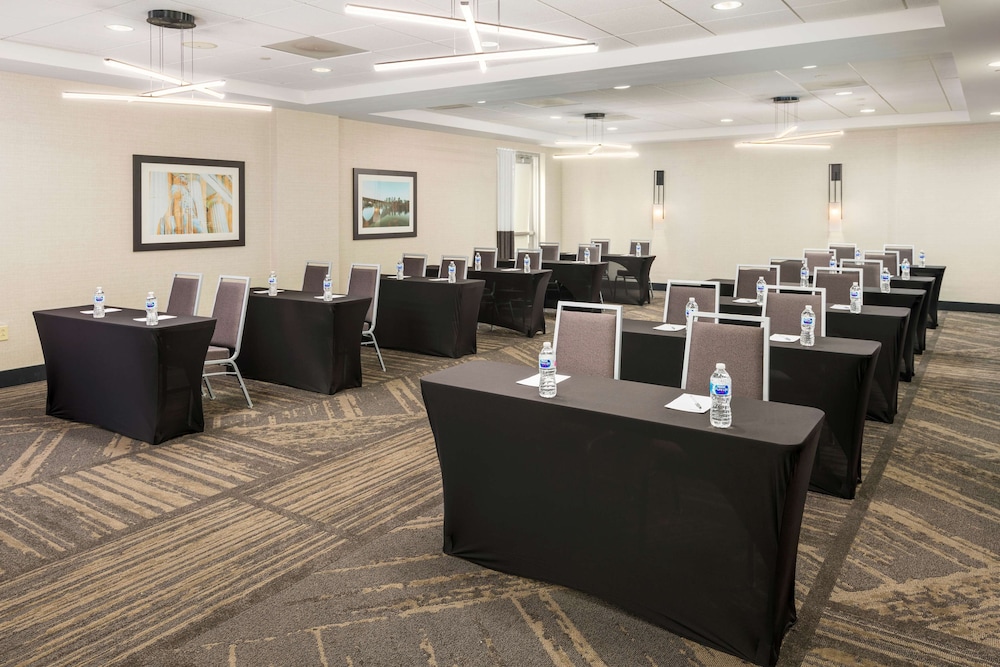 Hilton Garden Inn Silver Spring White Oak - photo 32