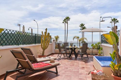 Apartment 1st line Burriana Nerja — 4-Star Luxury Hotel in Nerja, Spain