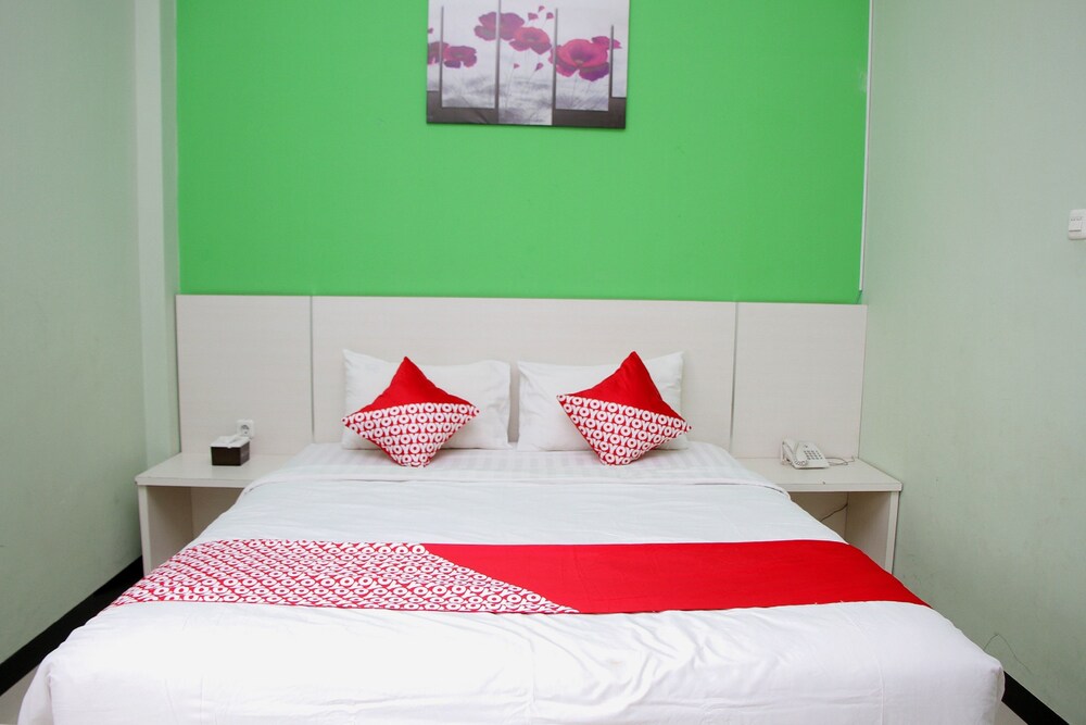 Purple Hotel by OYO Rooms in Palu, Indonesia