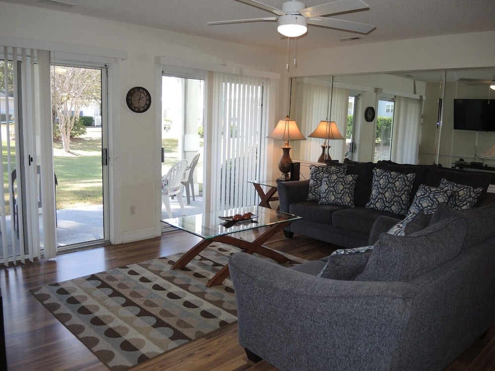 1202m 1 Bedroom Condo By Redawning 15480200 — Calabash