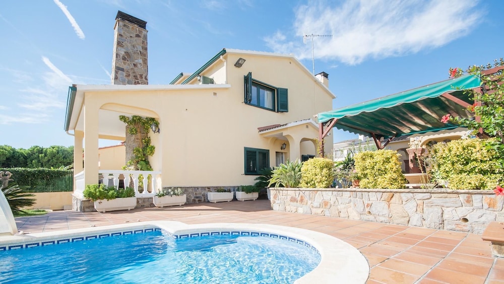 Villa Marinada — 4-Star Luxury Hotel in Calafell, Spain