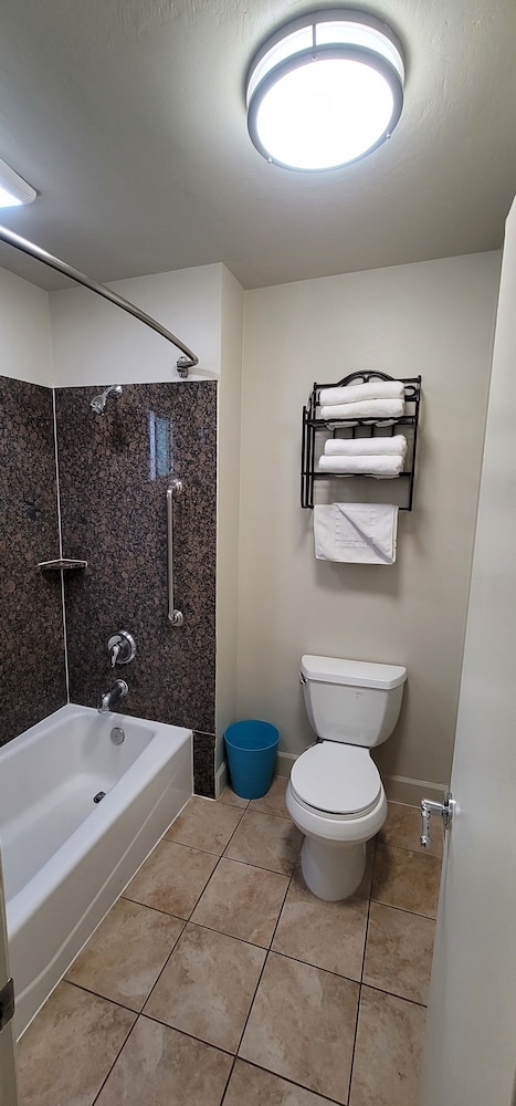 Pismo Beachwalker Inn & Suites - photo 50