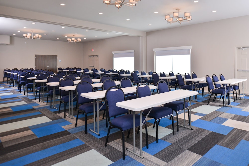 Holiday Inn Express & Suites Houston E Pasadena by IHG - photo 39