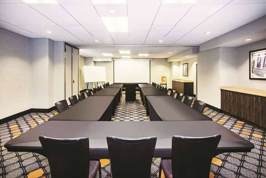 La Quinta Inn & Suites by Wyndham Chicago Downtown - photo 66