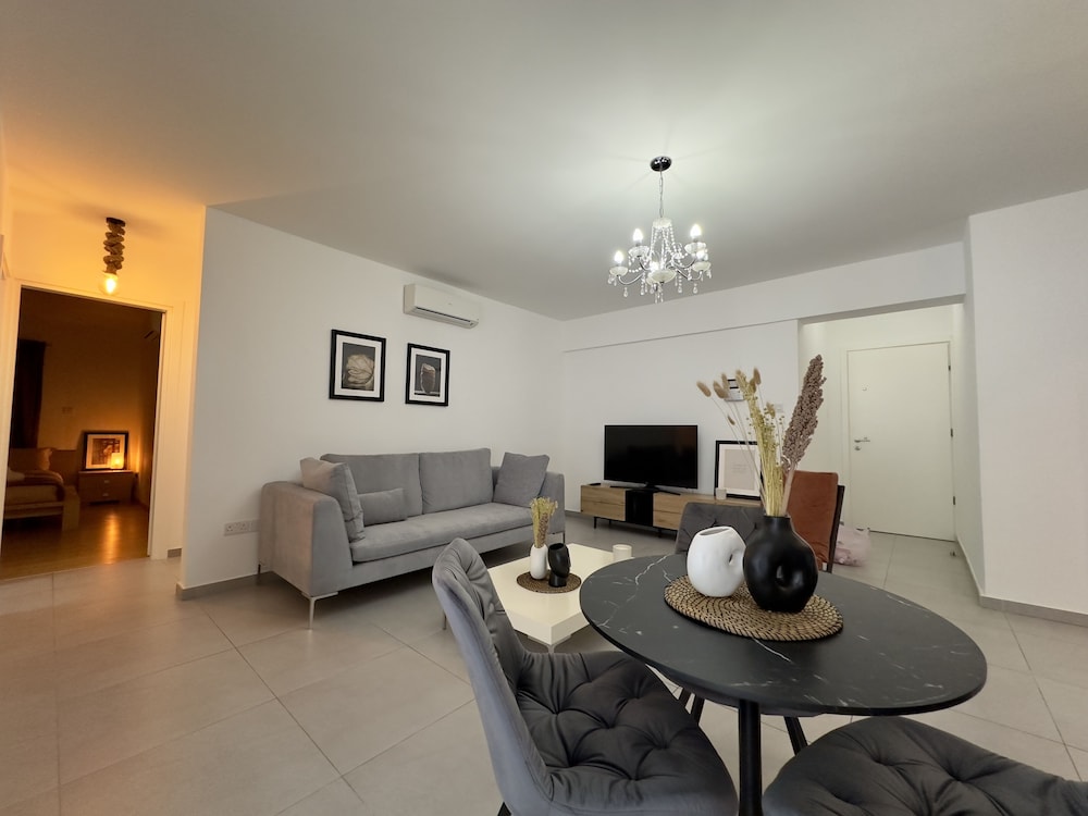 Welcome to Our Luxurious 1 bedroom Private Residence With a Special Patio