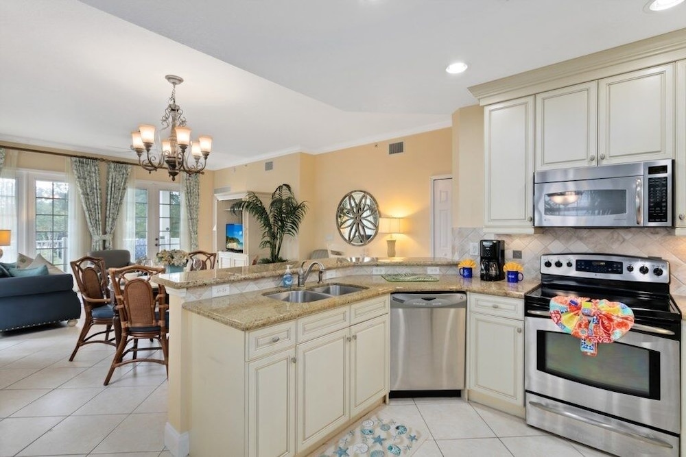 Luxury Golf Resort Located In Reunion Resort 3 Bedroom Condo - photo 9