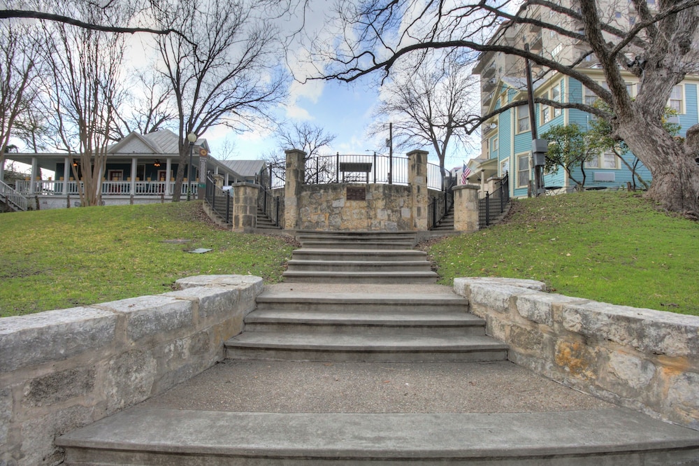 Inn on the Riverwalk - photo 76