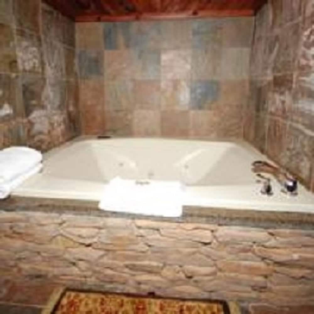The Smokehouse Lodge and Cabins - photo 50