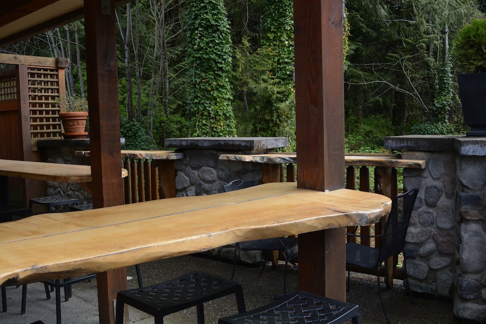 Sasquatch Inn — Agassiz — photo 3