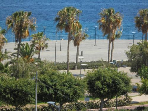 Kermia Court Beach front modern 2 bedroom sleeps 6