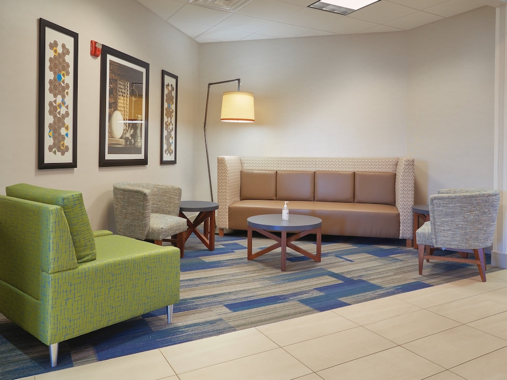Holiday Inn Express & Suites Akron Regional Airport Area - photo 62