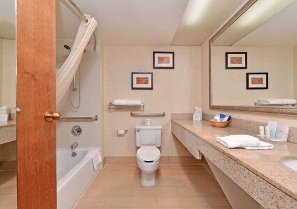 Comfort Inn & Suites Denver Northfield - photo 28