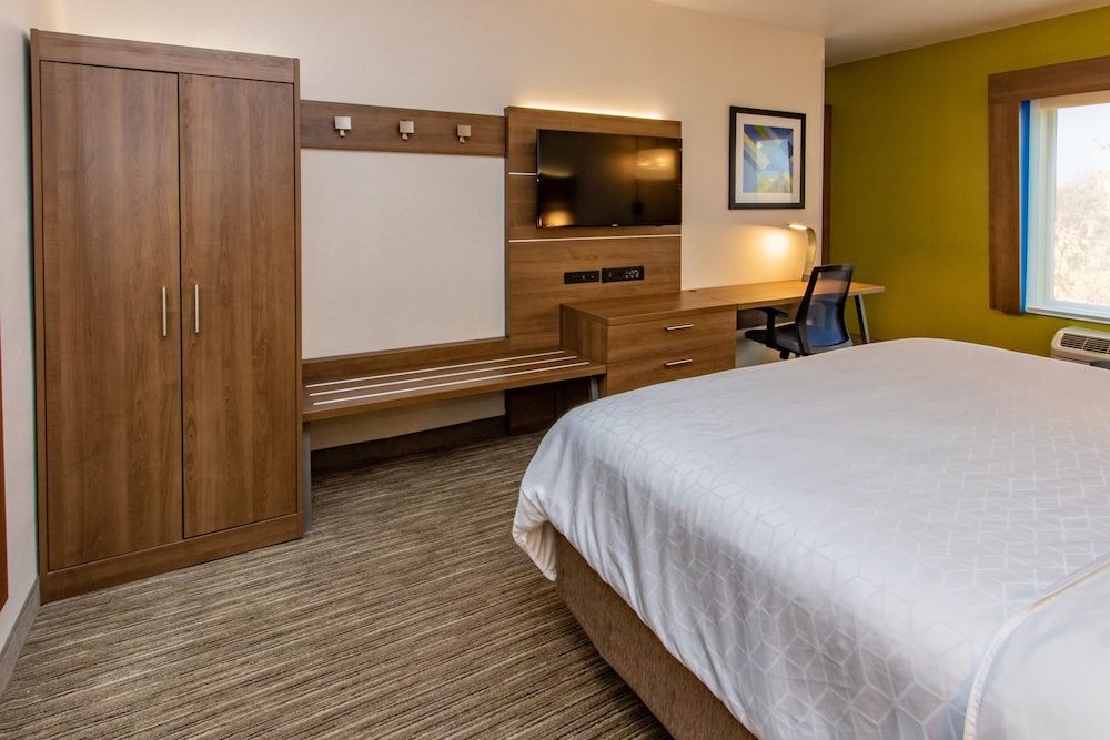 Holiday Inn Express Hotel & Suites Roseville Galleria Area by IHG - photo 13