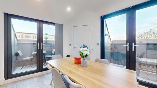 Penthouse Style Apartment — 4-Star Luxury Hotel in London, United Kingdom