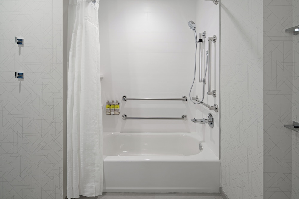 Holiday Inn Express & Suites Palm Desert Millennium by IHG - photo 20