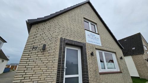 Hotel Dorfkrug Büsum günstige Altbauzimmer Am Oland — hotel in Busum