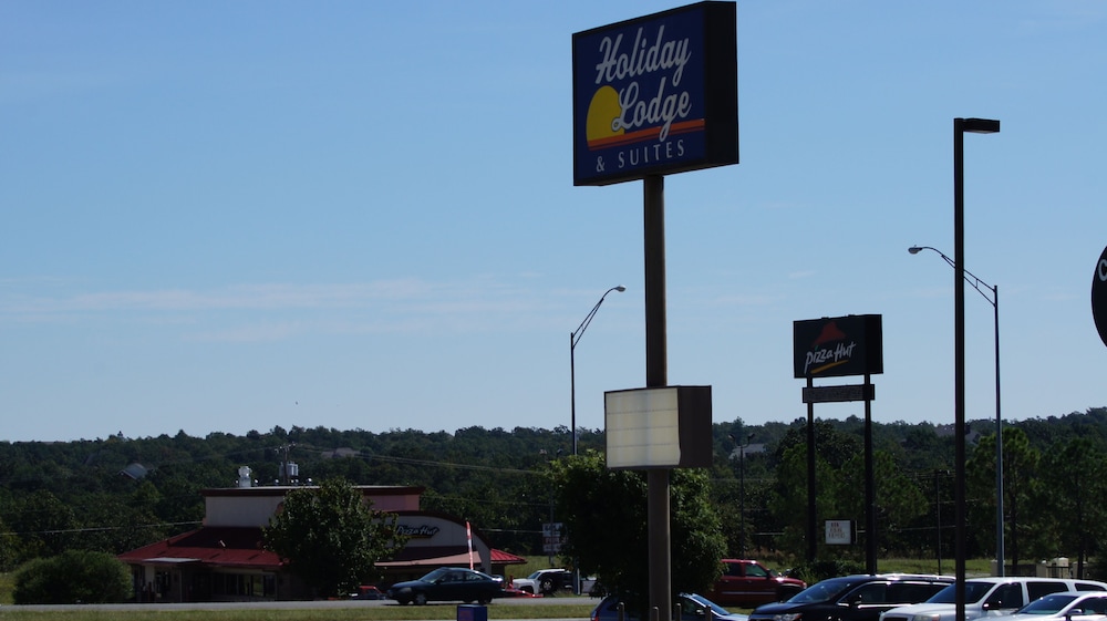 Holiday Lodge & Suites - photo 29
