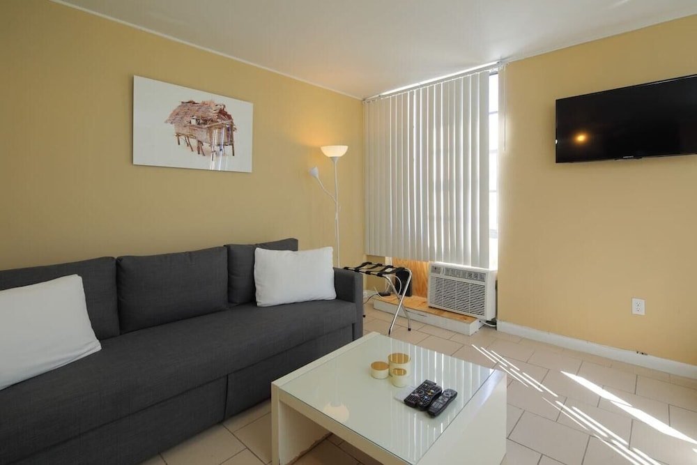 Gorgeous Studio 1bath Miami Beach 1 Block to the Ocean - photo 8