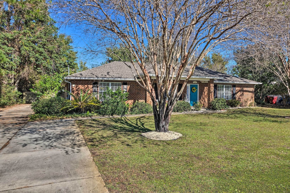 Sunshine State Escape 3 Mi to Navarre Beach in Navarre, United States