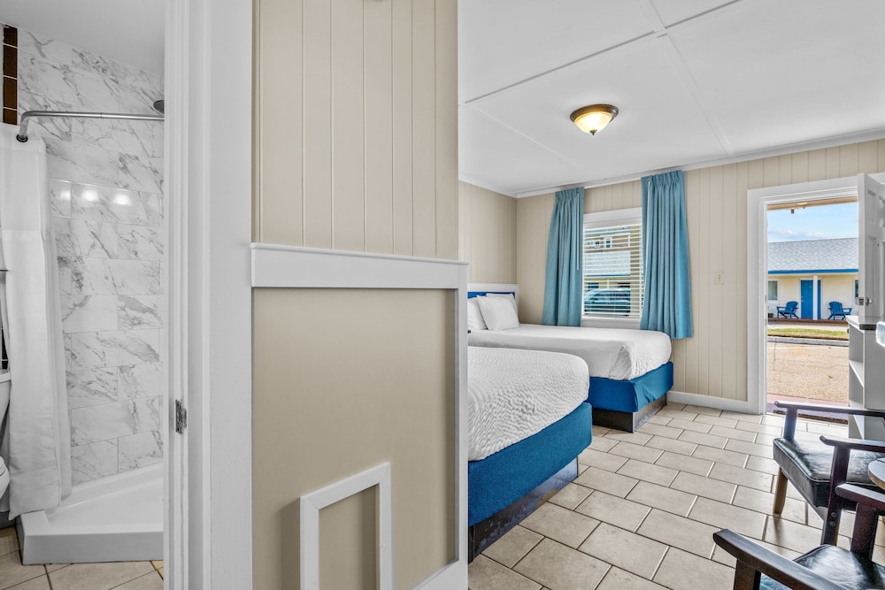Dolphin Oceanfront Motel - photo 9
