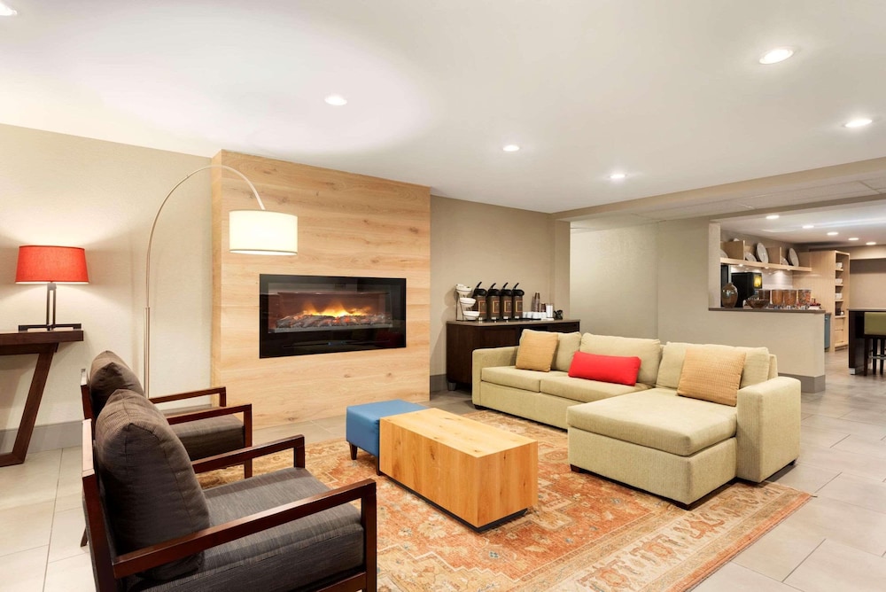 Country Inn & Suites by Radisson Cedar Rapids Airport IA - photo 3