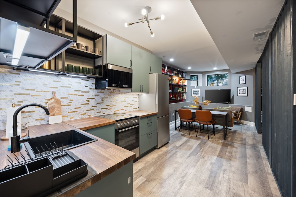 Wrigleyville Suites - photo 23