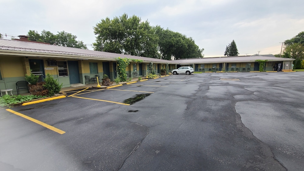 Presque Isle Motel - photo 18