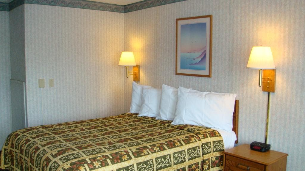 Sunset Inn Lake Oroville - photo 9