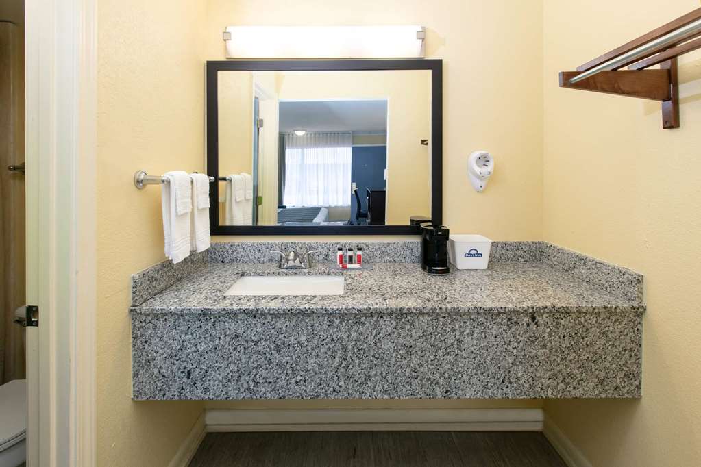 Days Inn by Wyndham Natchez - photo 17