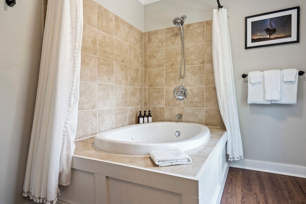 The Aurora Inn & Cottages - photo 159