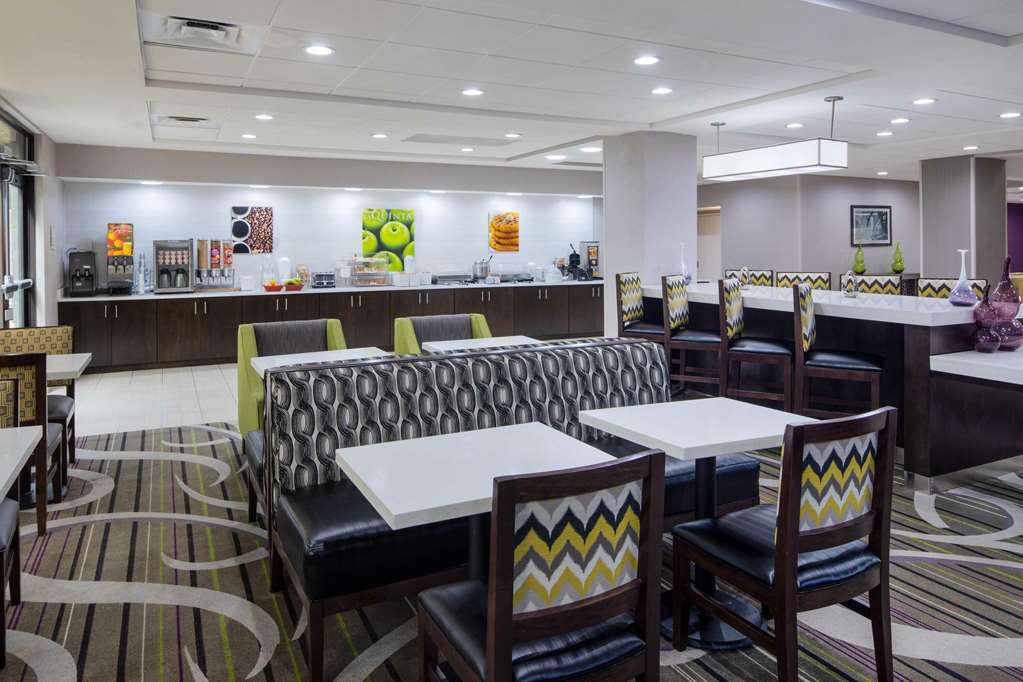 La Quinta Inn & Suites by Wyndham Kennesaw - photo 27
